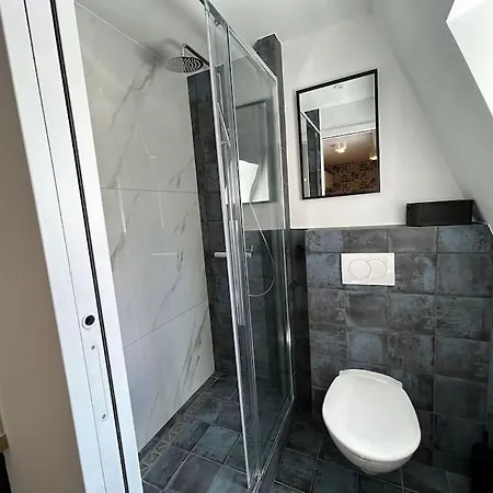 Fully Renovated For 2 شقة باريس