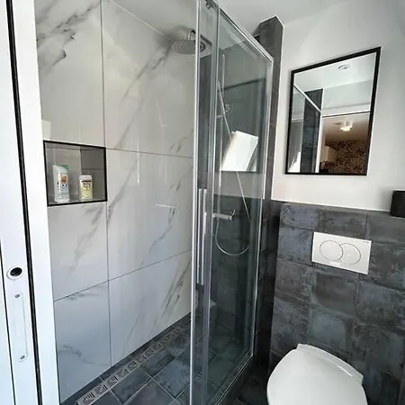 Fully Renovated For 2 Paříž