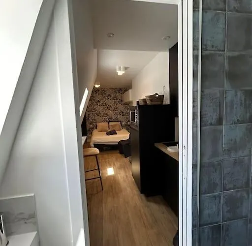 Fully Renovated For 2 *