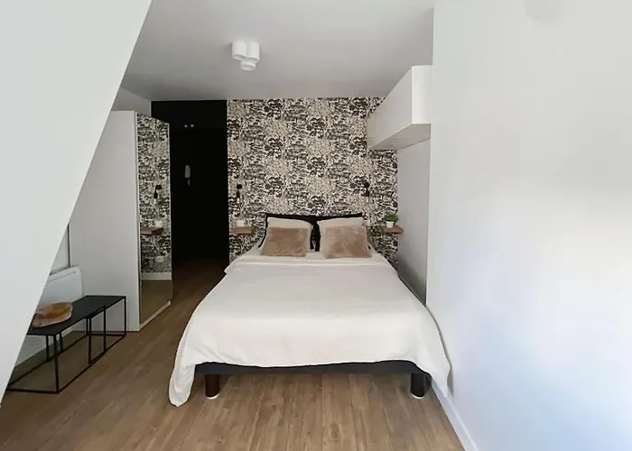 Fully Renovated For 2 Lejlighed *